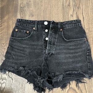 black zara jean shorts
